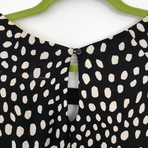 Taylor Shift Dress with Cap Sleeves - Picture 5 of 6